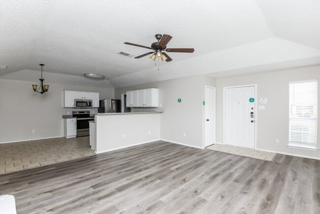 Photo - 1504 Woodhall Way