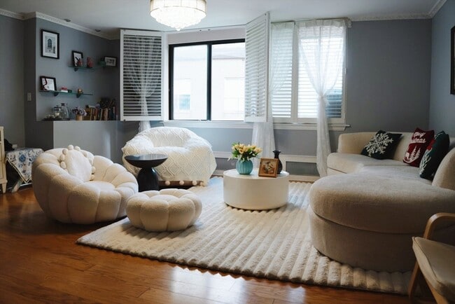 Building Photo - 38 Juniper St Unit 22