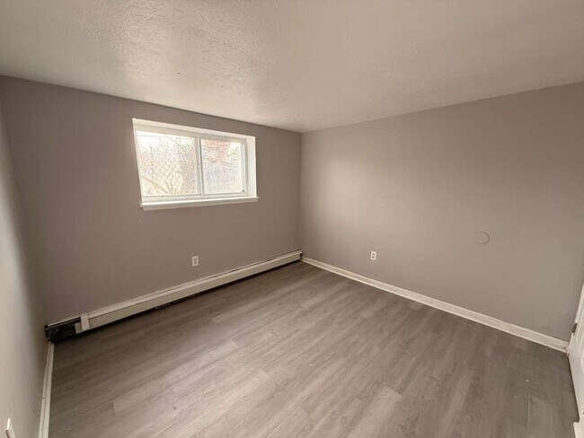 Building Photo - 13540 Superior Rd Unit 109