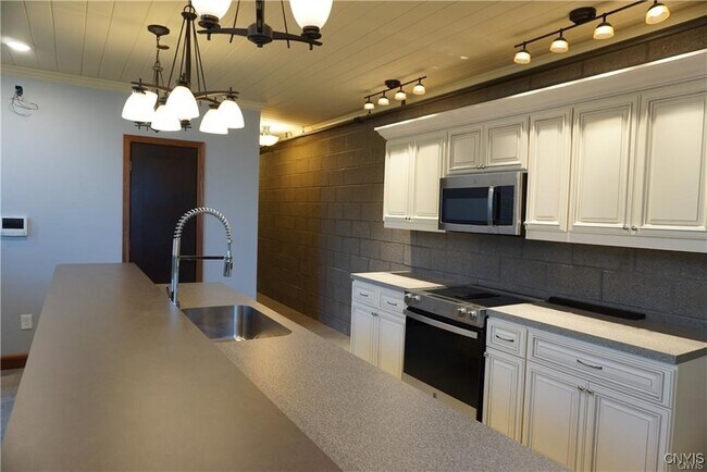 Photo - 124-40 Swansea Ave