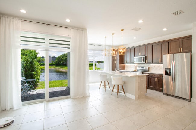 Building Photo - 587 Sanderling Cir Rental