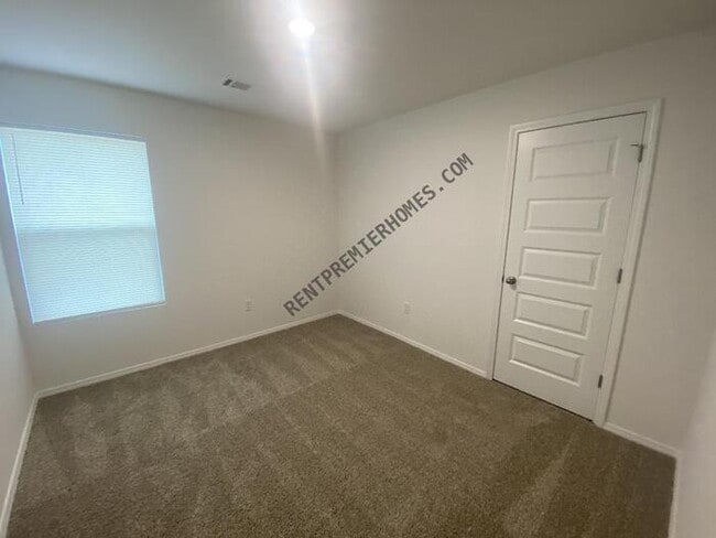 Photo - 103 E Fredonia Ct