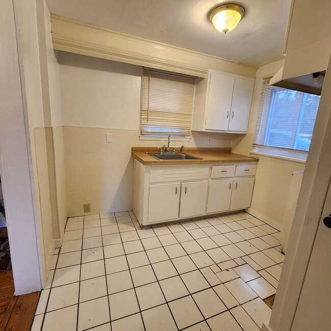 Photo - Cute 2/3 Bedroom Single Family House Avail...