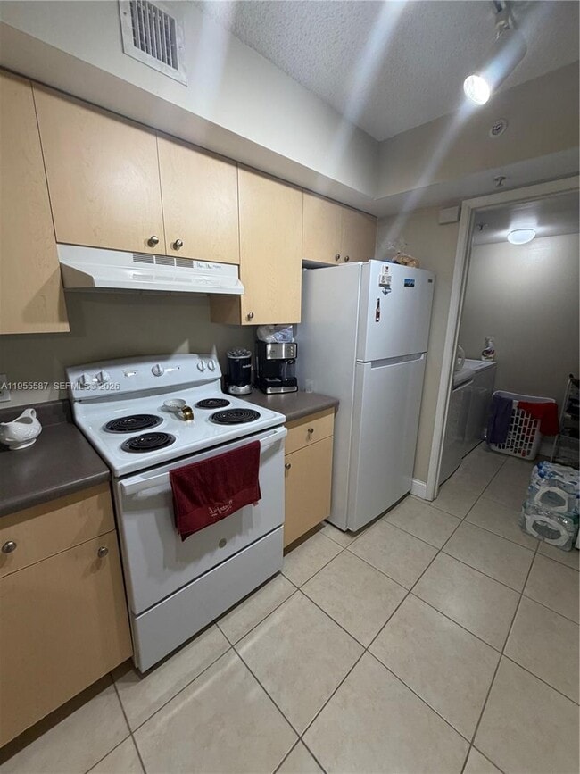 Photo - 2451 Centergate Dr Unidad 106