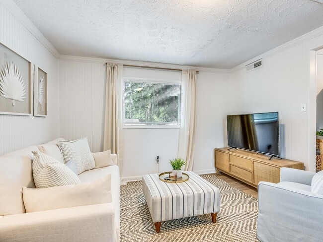 Photo - DeLesseps Furnished Apartment Unit A