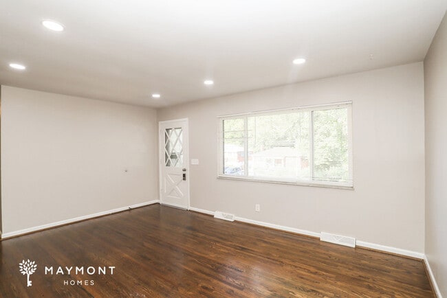 Photo - 3667 Lakewood Dr