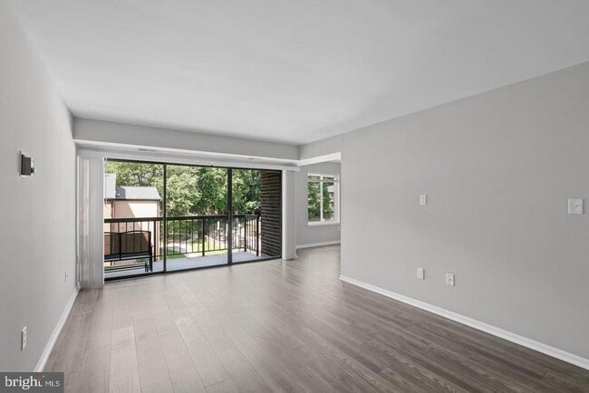 9728 Kingsbridge Dr Unit 302