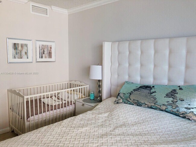 Photo - 2501 S Ocean Dr Unidad 605 (Available NOW!