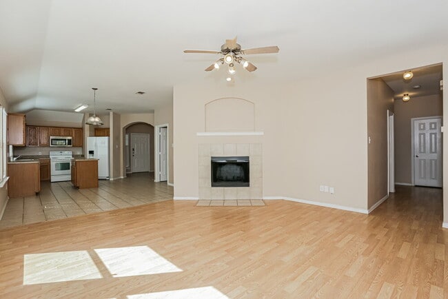 Photo - 317 Creekview Dr