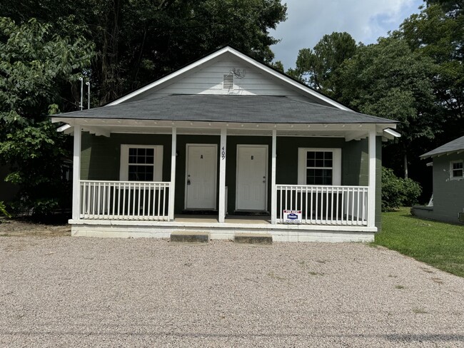 Building Photo - 409 Hadley St SE Rental