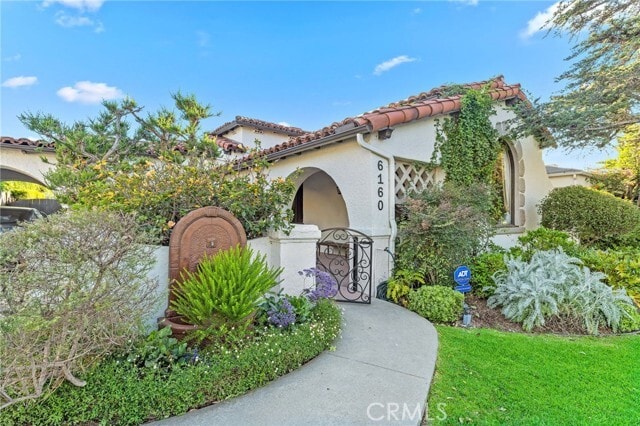 Building Photo - 6160 S San Vicente Blvd