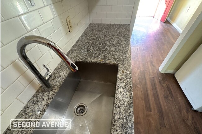 Photo - 3109 Bond St