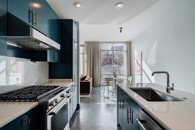 Photo - 905 Juniper St NE