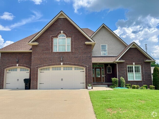 Building Photo - Large Executive Home in Adams with Easy Ac...