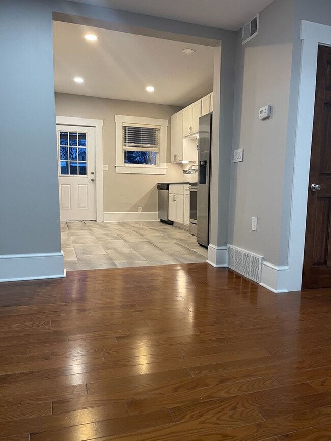 Building Photo - 31-33 E. Blake Ave. Unit 33