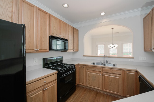 832 Saratoga Dr