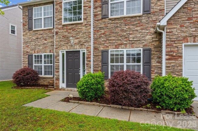 Photo - 2704 Piersland Drive