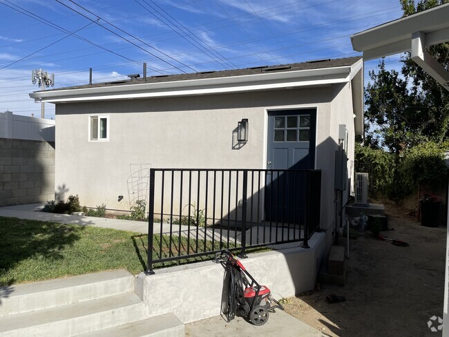 Building Photo - 9428 Crebs Ave Rental