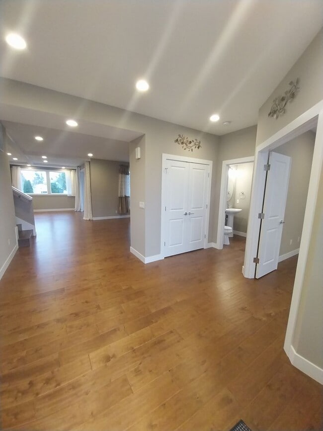 Photo - Amazing 4 beds/ 2.5 baths house in North Benson Hill/Renton.