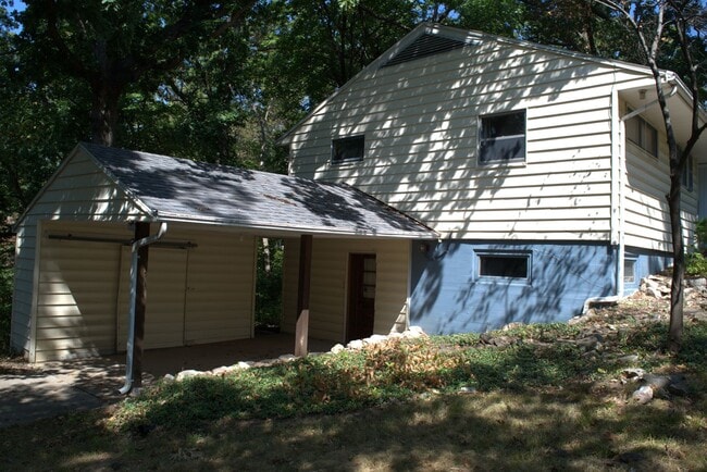 Photo - Marvelous 4 Bed 2.5 Bath House In Quarry H...