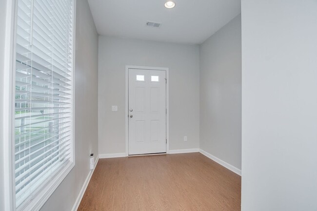 Photo - 3 Bedroom 2.5 Bath in Grovetown!