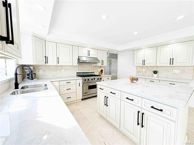 Remodelled large kitchen - 5851 Friends Ave