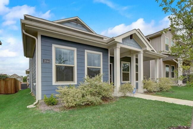 Photo - AVAILABLE NOW - Like-New 4-Bedroom Home with Loft & First-Floor Primary | Near Downtown Fort Worth