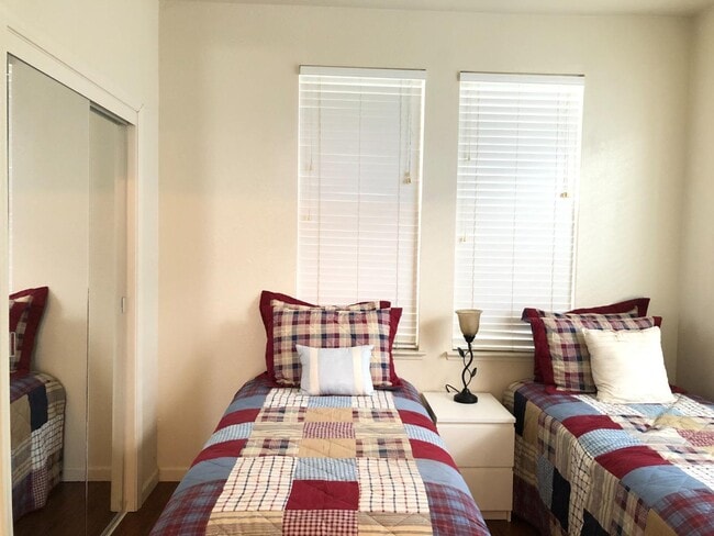 Photo - 1868 White Sands St