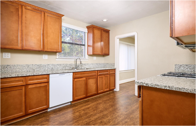 Photo - 1440 Beach St