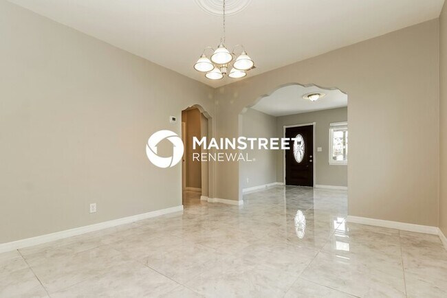 Photo - 3 Bedroom Pet-Friendly Home in Tampa, FL w...