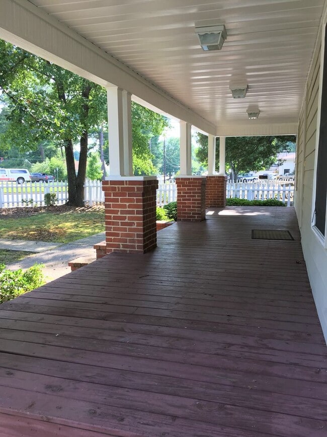 Photo - Front & Center! Beautiful 6br home in the ...