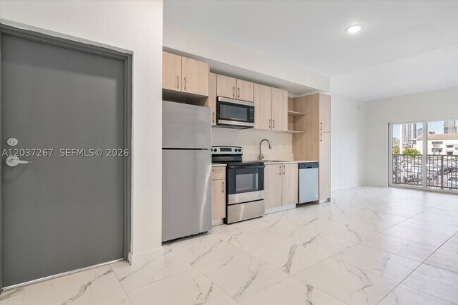Photo - 420 SW 7th St Unit 204