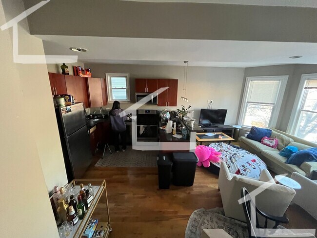 Photo - Huge 5 bed in Mission Hill