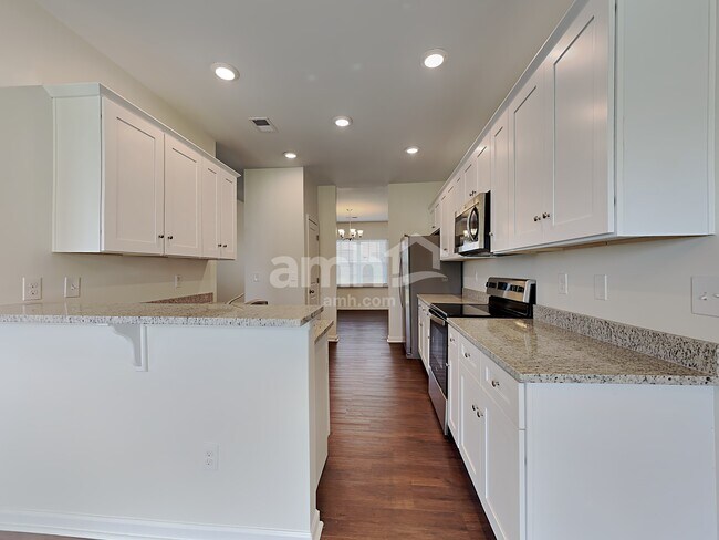 Photo - 409 Mont Vale Rd