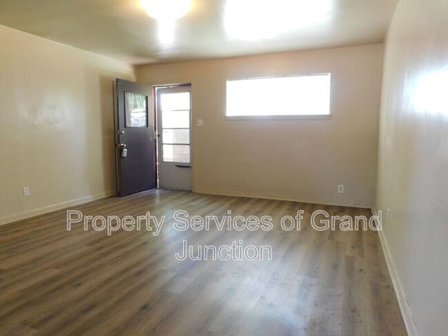 Photo - 1368 Elm Ave
