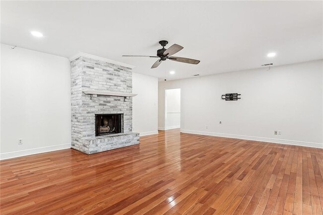 Photo - 290 W Essex Dr