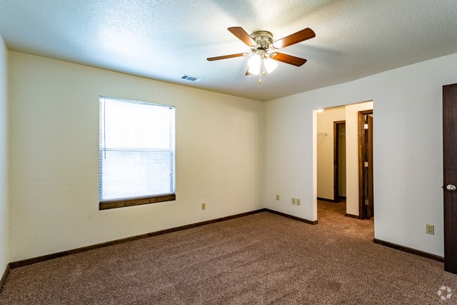 2BR / 2BA Small (Remodeled) - 872 SF