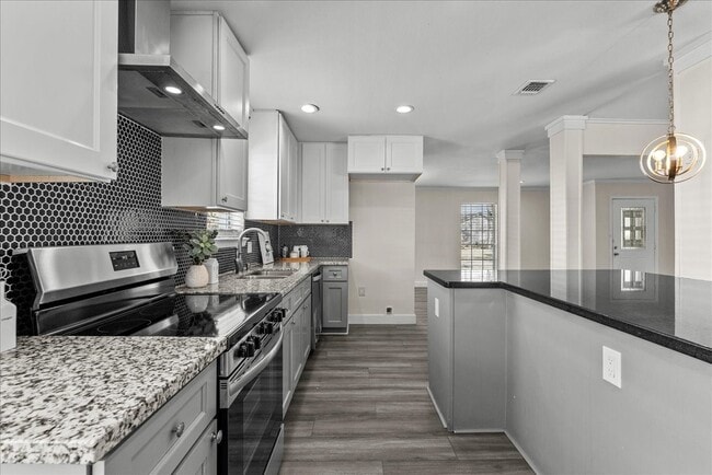 Photo - 15514 Diana Ln