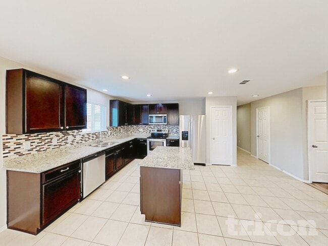 Photo - 1136 Foxglove Ln