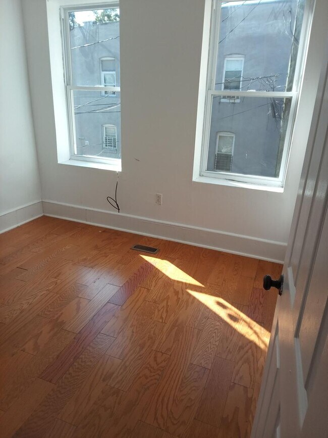 Photo - Large lovely 3BR, 1.5 bathroom home