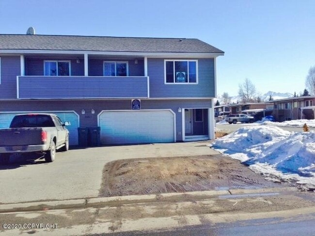 Building Photo - 3 Bed / 2 Bath Midtown Townhouse!
