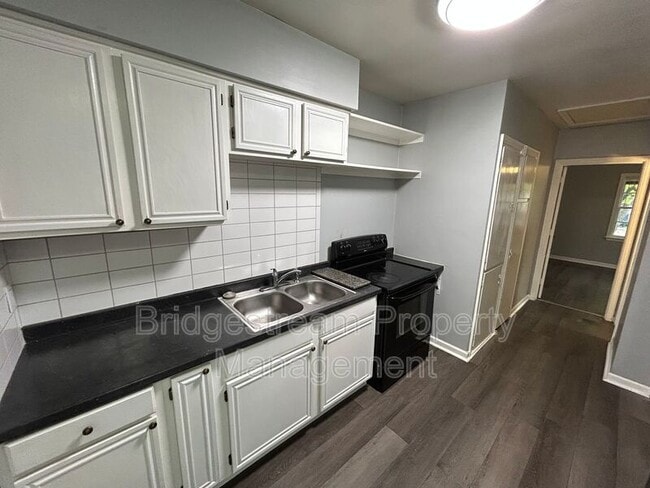 Photo - 106-108 S Sperling Ave