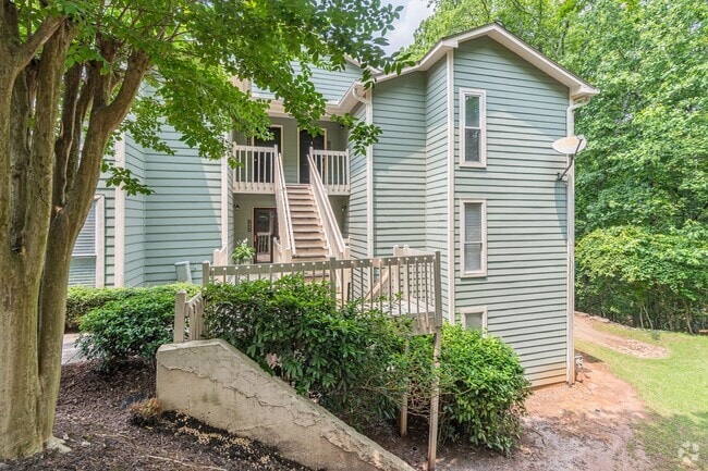 Building Photo - Welcome to this charming 2 bedroom, 2 bath... Rental