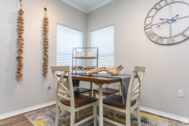 2BR, 2BA - 1280 SF - Creekside at Palmer Park