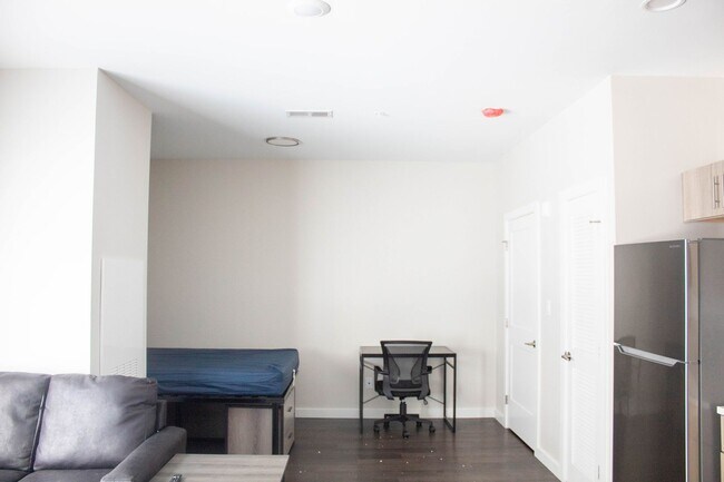 503 E Stoughton