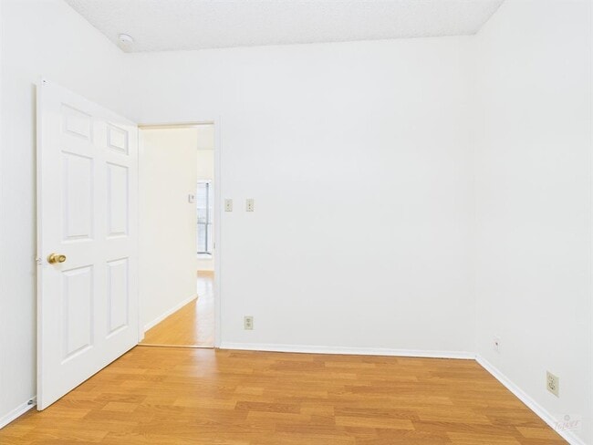 Building Photo - 2604 Salado St Unit 204