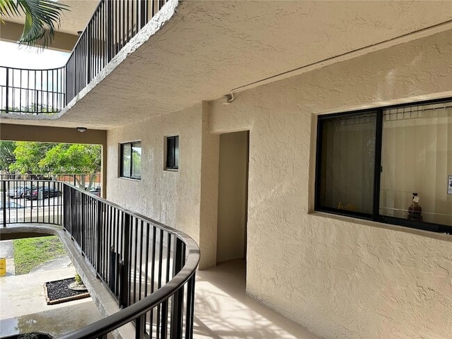 Building Photo - 8045 SW 107th Ave Unit 201