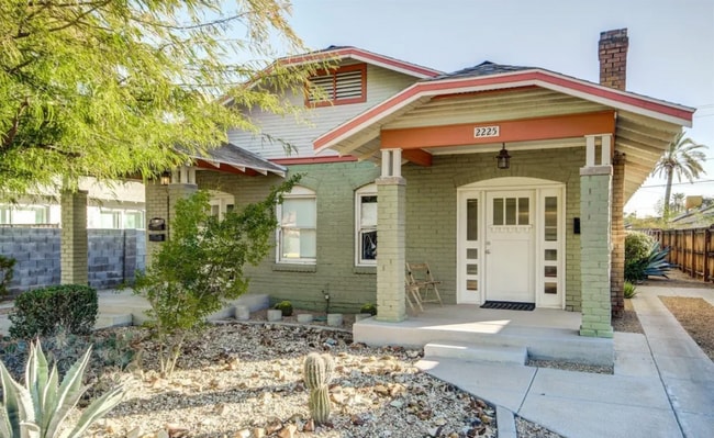 Building Photo - North 9