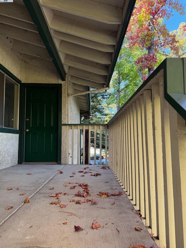 Building Photo - 5425 Concord Blvd Unit G8