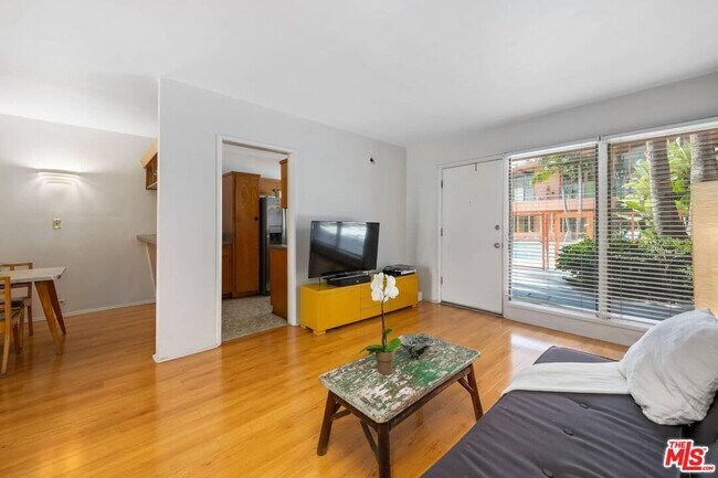 Photo - 1400 Hayworth Ave Unidad 7